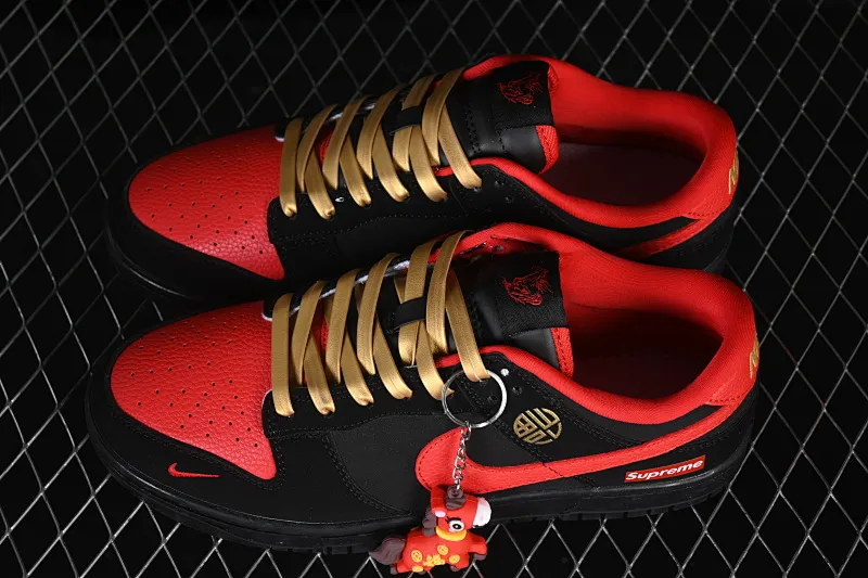 All categories Nk SB Dunk Series Nk SB Dunk Low High-end customized low-top sneakers Nike SB Dunk Low Black and red contrast high-end customized low-top casual sneakers NH0601-488